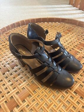 Clarks Artisan Ciera Gull Heeled Leather Sandals